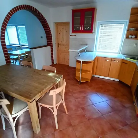 Friends House Suzid Apartment