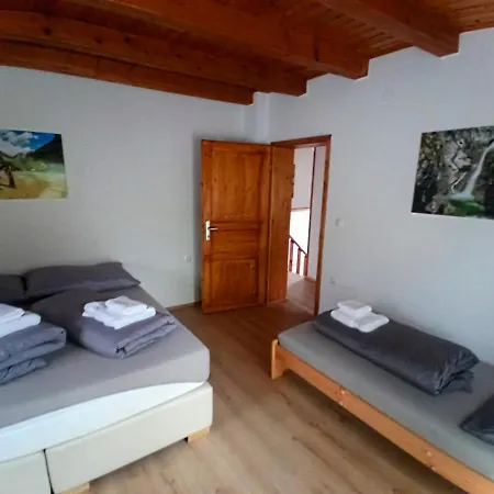 Friends House Suzid Apartment