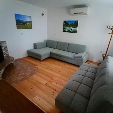 Friends House Suzid